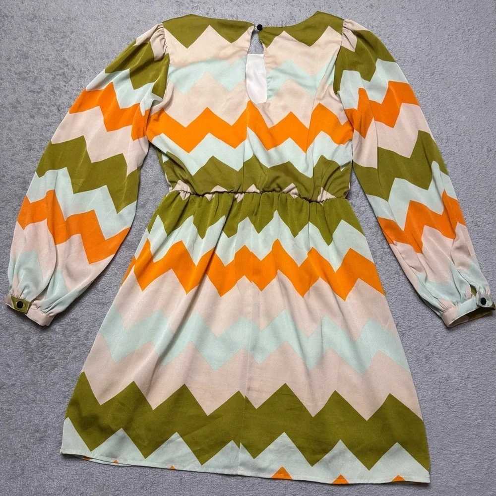 Gianni Bini long-sleeve dress with a geometric zig-zag pattern Size Medium - Picture 3 of 9